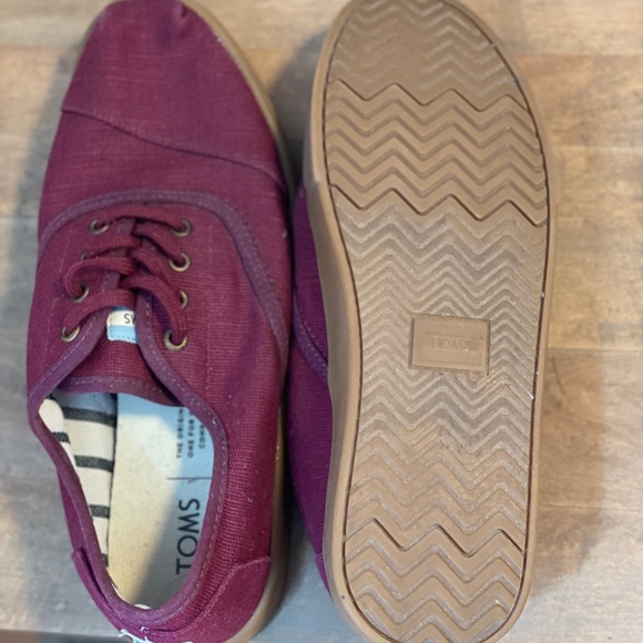 Men’s Toms Burgundy Sneakers - Size 10 - Picture 4 of 5